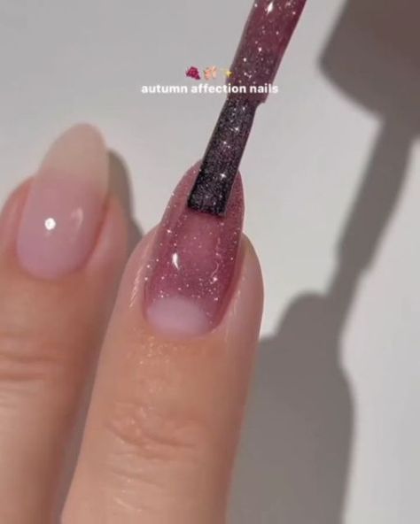 Nailart and fashion on Instagram Minimalist Nail Art, Minimalist Nails, Chrome Nails, Best Acrylic Nails, Valentines Nails, Nail Manicure, French Nails, Glue On Nails, Diy Nails