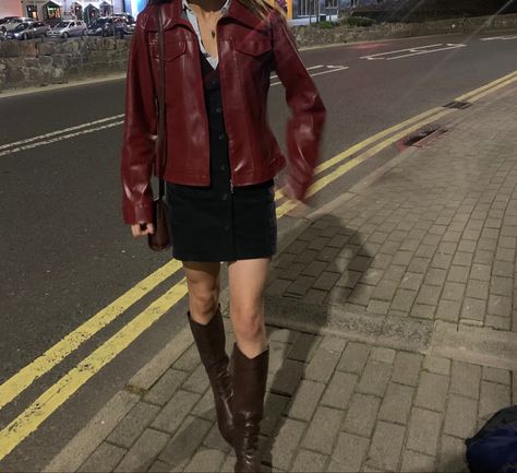 Dark Red Leather Jacket Aesthetic, Fall Outfit Maroon, Outfit Ideas Red Jacket, Dark Red Outfits For Women, Red Aesthetic Vintage Outfit, Maroon Girl Aesthetic, Maroon Red Outfit, Leather Jacket Fall Outfit Women, Cherry Leather Jacket