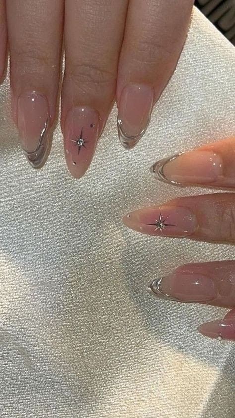 Peso Pluma Nails Ideas, Nail Silver Design, Nails Ideas 2024, Cool Nail Inspo 2024, Silver Design Nails, Nails With Silver Design, Prom Nails Almond, Almond Nails Trendy, Nails Ideas Almond