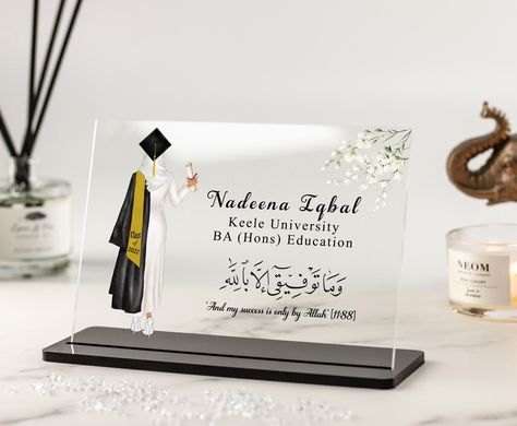 Personalised Graduation Gift, Graduation Painting Ideas Canvases, Graduation Frames, Muslim Graduation, Graduation Canvas, Congratulations Graduation, Graduation Frame, Diy Graduation Gifts, Unique Graduation Gifts