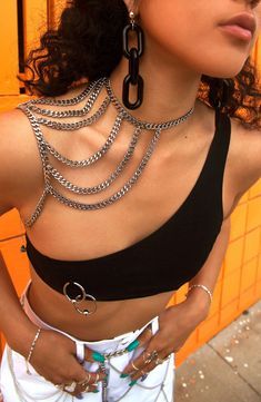 Chain Reference, Chain Outfit, Fair Outfit, Rad Clothes, Looks Party, Body Chain Jewelry, Mode Inspo, Asymmetrical Design, Glamour Fashion