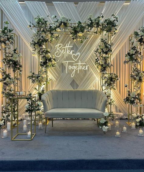 Ceremony Backdrop Indoor, Muslim Nikah, Engagement Stage Decoration, Nikah Decor, Wedding Gate, Engagement Themes, Decoration Buffet, Nikah Ceremony, Wedding Background Decoration