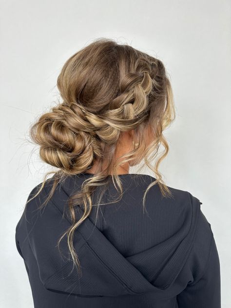 Prom Hair Up, Bridesmaid Hair Inspo, Cute Prom Hairstyles, Prom Hairstyles Updos, Pageant Hair, Formal Hairstyles For Long Hair, Simple Prom Hair, Fall Hair Cuts, Hoco Hairstyles