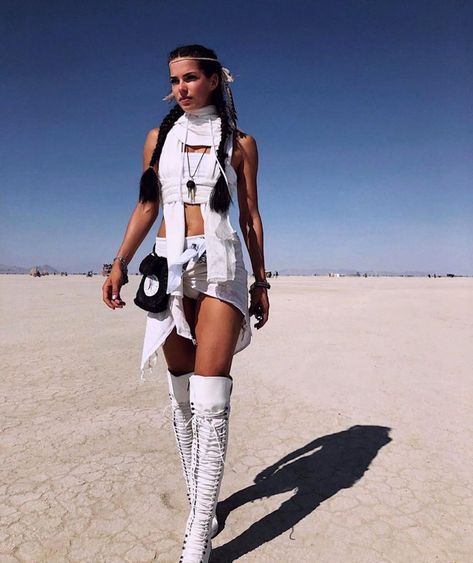 Best Outfits of Burning Man 2019 - Fashion Inspiration and Discovery Burning Man Inspiration, Afrika Burn Outfits, Burning Man Costume Women, Burning Man Outfits Women, Burning Man Costumes, Burning Man Style, Burning Man Girls, Afrika Burn, Festival Outfit Inspiration