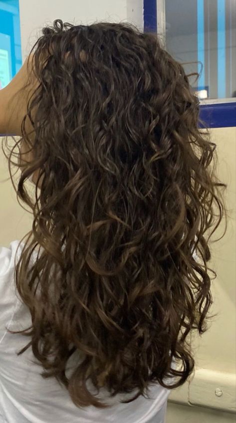 Cabello Afro Natural, Haircut Inspo, Layered Curly Hair, Curly Hair Photos, Wavy Haircuts, Natural Wavy Hair, Haircuts For Curly Hair, Wavy Curly Hair, Hair Stylies