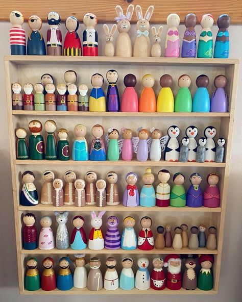 Wooden Peg People Ideas, Peg Doll Storage, How To Make Peg Dolls, Peg Dolls Painting, Peg Doll Display, Peg Doll Painting, Painting Peg Dolls, Painted Peg People, Painted Peg Dolls