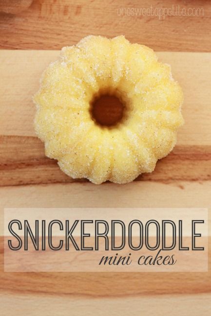 Snickerdoodle Cake Recipe, Cheesecake Speculoos, Mini Bunt Cake, Mini Bundt Cakes Recipes, Bundt Pan Recipes, Snickerdoodle Cake, Bundt Recipes, Nothing Bundt Cakes, Mini Bundt