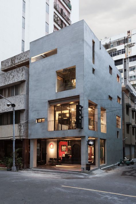 Gallery of Renovation of Split-Level Hair Salon & Residential / HAO Design studio - 1 Facade Architecture Design, Minimalist Architecture, Split Level, Facade Architecture, Facade Design, Modern Buildings, Architectural Inspiration, Facade House, Semarang