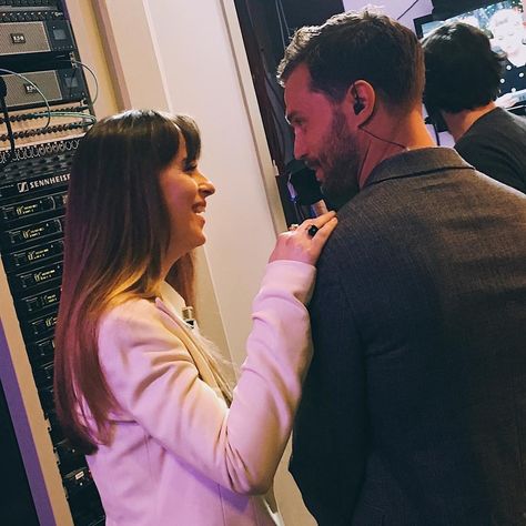 367 Likes, 3 Comments - Everything Jamie Dornan (@everythingjdcom) on Instagram: “Repost from @universalfr @TopRankRepost #TopRankRepost #DakotaJohnson et #JamieDornan enflamment le…” 50 Shades Freed, Dakota Mayi Johnson, Jaime Dornan, Dakota Johnson Style, Fifty Shades Movie, Fifty Shades Freed, Fifty Shades Darker, Romantic Books, 50 Shades Of Grey