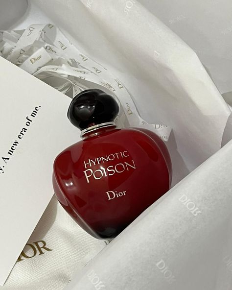 𝘗𝘰𝘪𝘴𝘰𝘯 𝘨𝘪𝘳𝘭 💋🍷🥀 Slayy Point, Hypnotic Poison Dior, Poison Perfume, The Best Perfume, Seductive Perfume, Christian Dior Perfume, Feminine Perfume, Dior Perfume, Victoria Secret Perfume