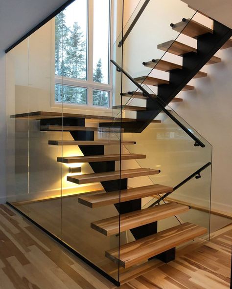 30 Floating Staircase Ideas for a Modern Home Aesthetic | Design Inspiration - placeideal.com Stair Tower Design, Floating Stairs Modern, Stair Railing Makeover, Modern Stair Railing, Staircase Design Modern, Stairs Design Interior, Interior Staircase, Escalier Design, Glass Stairs