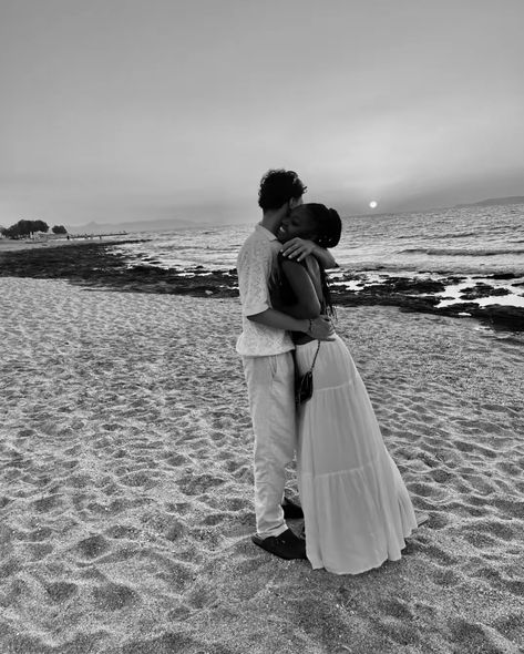 Wedding Pictures Interracial, Wmbw Couple Aesthetic, Wmbw Couples, International Couple, Interracial Relationship, Cute Couple Aesthetic, Couple Aesthetics, Interracial Family, Bwwm Couples