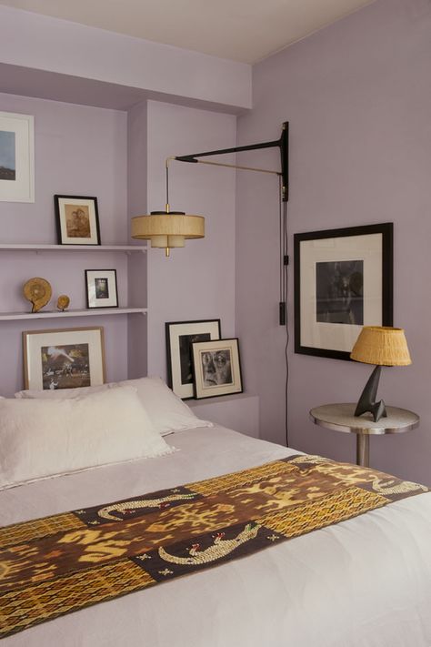 Pale Purple Bedroom Ideas, Pale Lilac Bedroom, Pale Purple Walls, Pale Purple Bedroom, Light Purple Walls Bedroom, Purple Decor Bedroom, Lilac Bedroom Walls, Purple Walls Bedroom Ideas, Bedroom Wall Colours