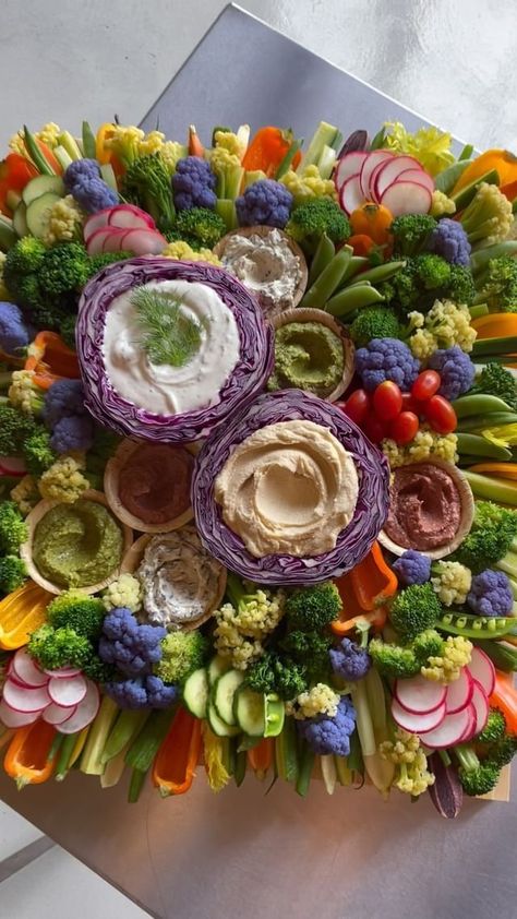 Silverlake Socialite on Instagram: “Elevate your CRUDITÉS! 🥕🫛🥦🌶️🥒 . . . . . #veggies #eatyourveggies #crudite #crudités #veggieboard #Cruditesboard #vegetarian…” Fancy Veggie Tray, Appetizers Table, Snack Board, Veggie Tray, Grazing Tables, Road Trip Usa, Plant Life, Charcuterie Board, Sweet 16