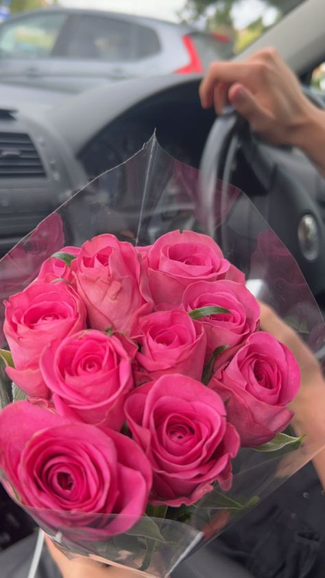 Roses Pictures Instagram, Fake Flowers Snap, Flower Bouquet Snap, Flower In Car, Roses With Quotes, Roses From Boyfriend, Flower Bouquet Video, Flowers From Bf, Roses Snap