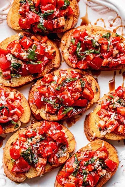 Bread Bruschetta, Best Bruschetta Recipe, Best Garlic Bread Recipe, Easy Garlic Bread, Cheap Party Food, How To Make Bruschetta, Easy Bruschetta Recipe, Easy Bruschetta, Belgian Food