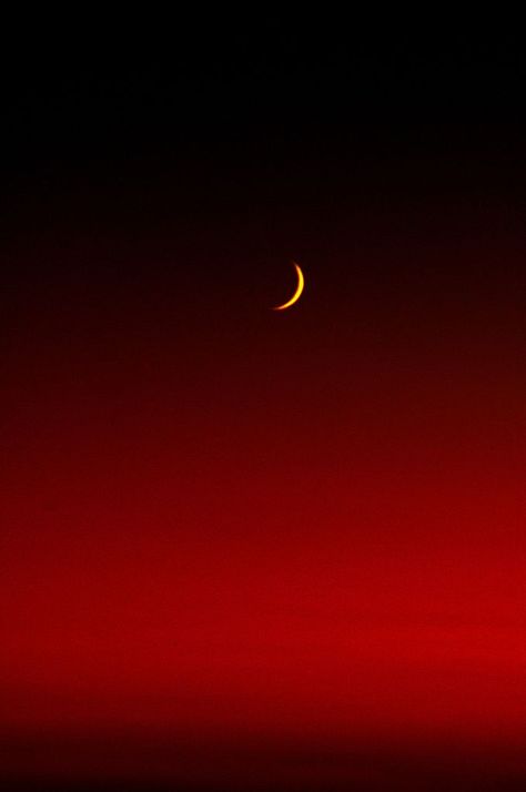 Red Crescent Moon, Red Skies, Sky Moon, Moon Pictures, Red Moon, Beautiful Moon, Red Sky, Moon Glow, Red Wallpaper