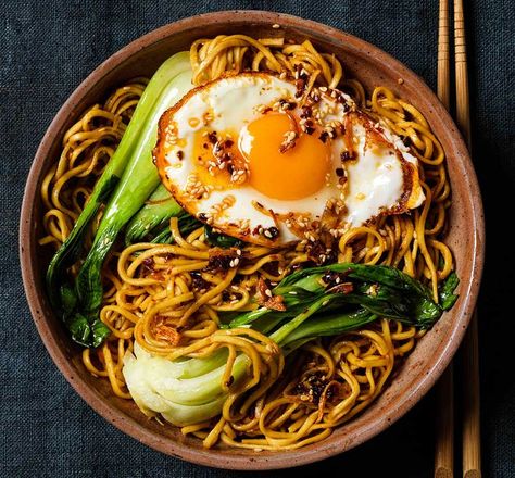 Make your own crispy chilli oil and use it to season noodles and pak choi. Top with fried eggs for the ultimate comfort food. The post Noodles with crispy chilli oil eggs appeared first on BBC Good Food Middle East. Kung Pao Chicken Recipe, Egg Noodle Recipes, Pak Choi, Bbc Good Food Recipes, Idee Pasto Sano, Egg Noodles, Noodle Recipes, Food Magazine, What To Eat