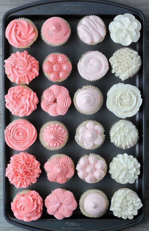 Cupcake Tips Decorating, Best Tips For Cupcake Decorating, Ideas To Decorate Cupcakes, Simple Icing Cupcake Design, Diy Fancy Cupcakes, Simple Floral Cupcake Designs, Vanilla Cupcake Decoration, Simple Cupcake Piping Ideas, Different Ways To Decorate Cupcakes