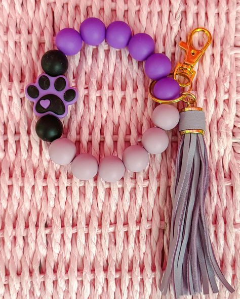 🌟Silicone Wristlet Key Chains🌟 I’m obsessed 🤩 2 available sizes -9.5” and -11” with 15mm beads. #chabexebella #wristletkeychain #petloversboutique #dogmom #etsyshop #smallbusiness #keychains Silicone Wristlet, Wristlet Keychain, Key Chains, Dog Mom, Keychains, Animal Lover, Etsy Shop, Key, Boutique