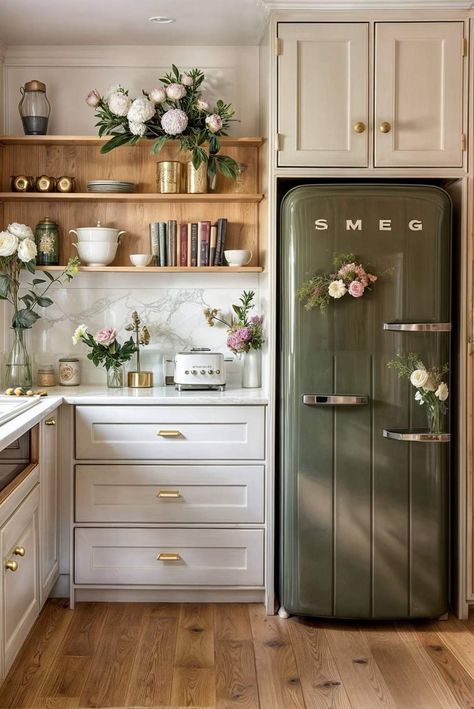 Kitchen Cabinets L Shape Layout, One Walled Kitchen Layout, Modern Home With Antique Touches, Cottage Theme Kitchen, Country Classic Kitchen, Cozy Tiny Kitchen, Cottage Kitchen Dining Room, French Art Deco Kitchen, Cozy Cottage Kitchen Small Spaces