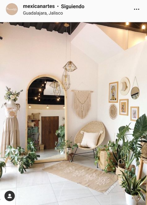 Boho Salon And Boutique, Bohemian Boutique Interior, Boho Beauty Salon Vintage, Boho Botique Interiors Ideas, Boho Shampoo Area, Boho Nail Studio Decor, Boho Pedicure Station, Simple Boutique Interior, Boho Store Design