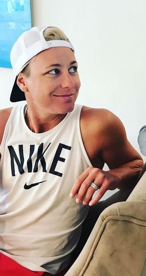 Abby Wambach Abby Wambach Wedding, Sarah Huffman, Soccer Usa, Glennon Doyle, Abby Wambach, Uswnt Soccer, Alex Morgan Soccer, Soccer Girl Problems, Megan Rapinoe