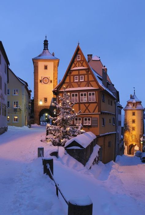 Places Pictures, Rothenburg Germany, Bayern Germany, Country Animals, Rothenburg Ob Der Tauber, Unique Photos, Christmas Town, Exotic Places, Town Country