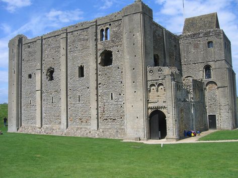 Castle Rising © essentially-england.com Motte And Bailey Castle, Norman Castle, Wooden Castle, Castles In England, William The Conqueror, Royal Castles, Castle Ruins, Beautiful Castles, 11th Century