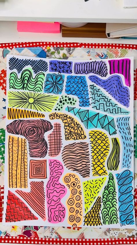 Renée 👩🏻‍🎨 | Doodle practice. So relaxing! Highlighter, Sharpie, and Micron. The streaks from the highlighters are hard to see once the doodles are on… | Instagram Highlighter Doodle Art, Marker Doodles Sketchbooks, Marker Line Art, Things To Draw With Highlighters, Highlighter Drawings Easy, Sharpie Creative Markers Ideas, Doodles On Notebook, Mindfulness Doodles, Micron Pen Art Doodles