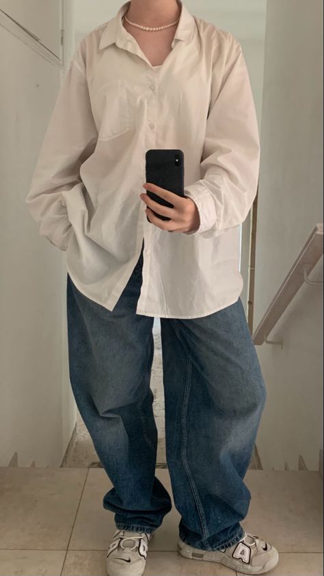 Baggy White Button Up, White Shirt And Baggy Jeans Outfit, White Button Up Women Outfit, White Button Up Shirt With Jeans, Oversized White Button Up Outfit, White Button Down Shirt Outfit Aesthetic, How To Style Button Up Shirts, Baggy White Shirt Outfit, Chemise Blanche Outfit