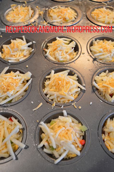 Cheesy Hash Brown Cups in a Muffin Tin Hashbrown Cups, Easy Muffin Tin Recipes, Shredded Hashbrown Recipes, Mini Muffin Tin Recipes, Hash Brown Cups, Muffin Cups Recipes, Cheesy Hashbrown, Cheesy Hashbrowns, Tin Recipes