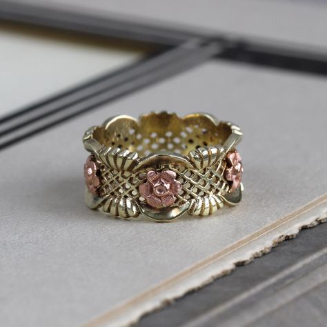 Yellow gold wedding band ring with a lattice motif and rose gold roses around the band. Rose Wedding Band, Rose Gold Roses, Gold Roses, Custom Gift Boxes, Vintage Wedding Band, Rose Yellow, Watch Chain, Rose Wedding, Philadelphia Pa