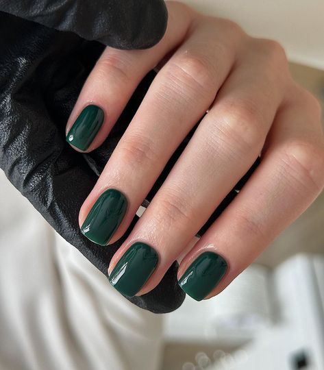 Biab Gel Nails, Dark Green Nails, Gel Nail Colors, Dark Nails, Elegant Nails, Green Nails, Simple Nails, Nail Inspo, Nail Colors