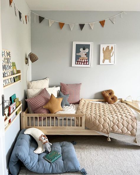 Room For Boys Kids, One Year Old Bedroom Boy, Small Toddler Boy Room, Child Bedroom Ideas, Boy Bedroom Design For Kids, Small Toddler Room, Toddler Boy Room Decor Ideas, Simple Kids Bedroom, Boy Rooms Ideas