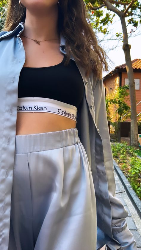 Ck Under Wear Women Outfit, Calvin Klein Aesthetic Outfit, Ck Outfit Calvin Klein, Calvin Klein Aethstetic, Calvin Klein Bra Outfit Casual, Calvin Klein Sports Bra Outfit, Ck Bra Outfit, Top Calvin Klein Outfit, Calvin Klein Outfits Aesthetic