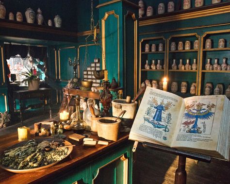 Outlander second season set design 08 Outlander Season 2, Witch Cottage, Outlander Casting, Dragonfly In Amber, Still Frame, Cabinet Of Curiosities, Deco Boheme, Witch House, Architectural Digest