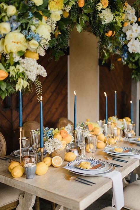 Positano Wedding Decor, Italian Tablescape, Italian Dinner Party, Italian Party, Italian Theme, Bridal Shower Inspo, Tafel Decor, Italian Dinner, Elegant Dinner