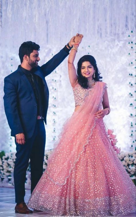 Couples Wedding Reception Outfit, Reception Lehangas Ideas For Bride, Indian Wedding Dinner Outfit, Reception Look Bride And Groom Indian, Engejment Dress Indian Couple, Reception Outfit For Couple Indian, Bridal Reception Look Indian, Lehanga Bridal Look, Reception Bride And Groom Indian