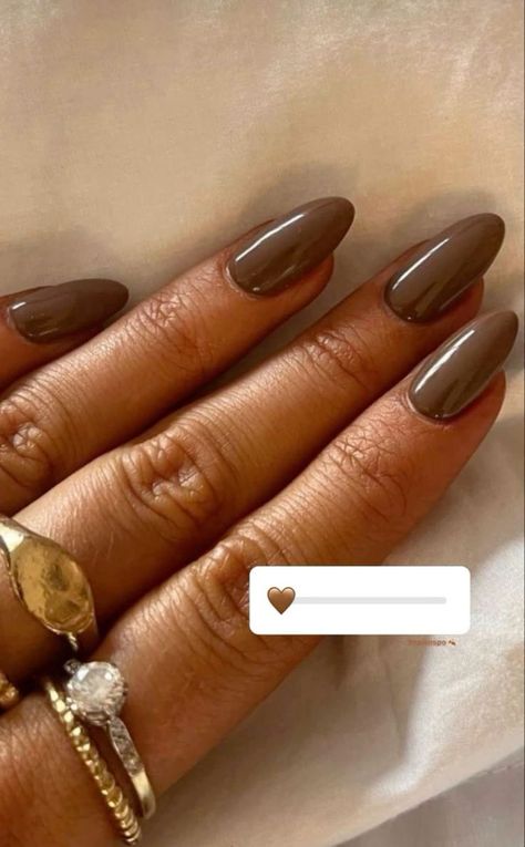 Black And Brown Almond Nails, Nail Ideas Solid Colors Winter, Mocha Nails Acrylic Almond, Nails Inspo Fall 2024, Solid Colored Acrylic Nails, Brown Autumnal Nails, Brown Round Acrylic Nails, Plain Almond Nails Simple, Almond Nails Pale Skin