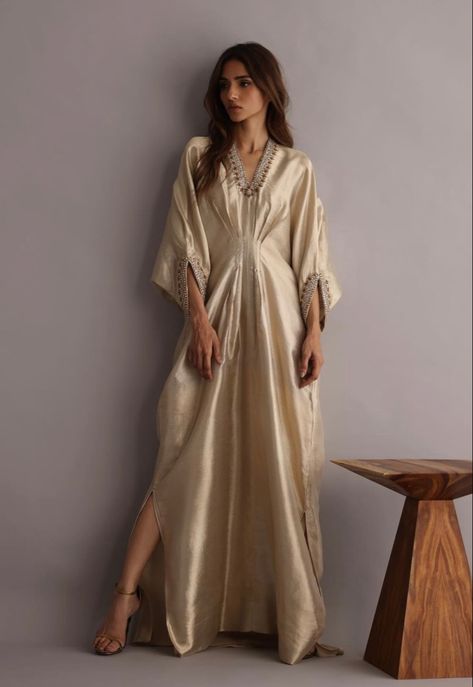 Kaftan Dress Pakistani Style, Party Wear Kaftans, Western Kaftan Dress, Traditional Kaftan Dress, Elegant Kaftan Dresses, Pakistani Kaftan Suits, Fancy Kaftan Dress, Kaftan Dress Ideas, Sufi Night Outfit Women Wedding