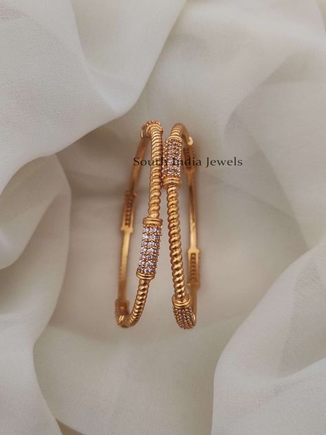 Jewelry Design Bangle, 6 Bangles Set Gold, Weight Less Gold Bangles, Antique Gold Bangles Design Simple, Elegant Bangles Gold, 2 Bangles Set Gold, Stone Bangle Designs, Four Bangles Set Gold, Trendy Bangles Gold