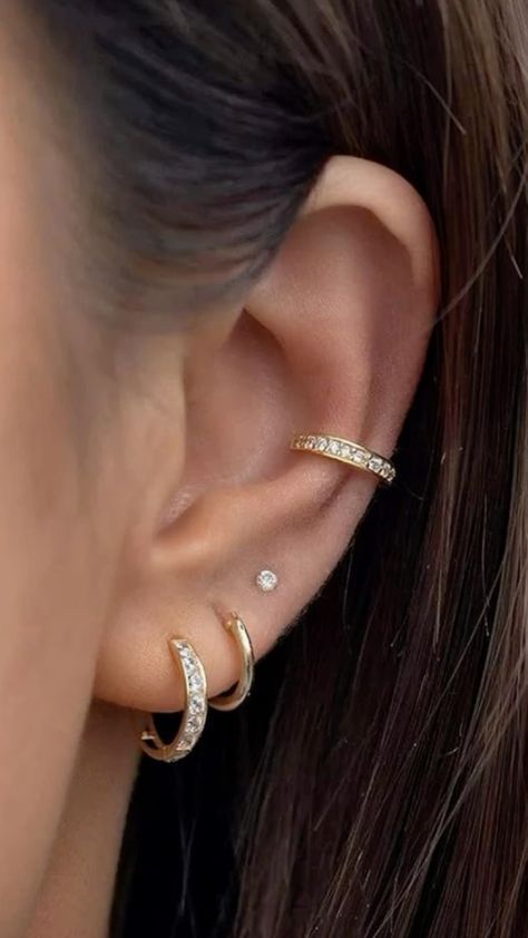 Discover trendy ear piercing ideas that range from classic lobes to edgy helix and daith piercings! Get inspired to mix and match styles for a personalized look. ✨ #EarPiercingIdeas #PiercingInspo #HelixPiercing #LobePiercing #DaithPiercing #PiercingStyle #Piercing #nosepiercing #bellybuttonpiercing #industrialpiercing #lippiercing #tonguepiercing #earpiercing #cartilagepiercing #spiderbitepiercing #multipleearpiercing #facialpiercing #hippiercing #earcuff #earjewelry #eargauge  #goldearrings #earplugs #diamondearrings #pearlearrings #earmuffs #silverearrings #hoopearrings #beadedearrings Mismatched Ear Piercings, Ear Piercings For Women Over 50, Pretty Ear Piercings Simple, Earing Piercing Idea, Minimal Ear Piercing Ideas, Triple Earlobe Piercing Ideas, How To Style Ear Piercings, Ear Styling Gold, Simple Piercings Ear