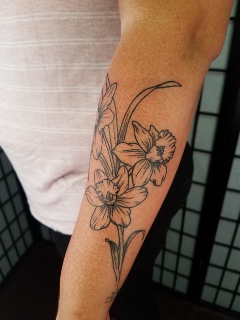 Daffodil outline tattoo Boots Wallpaper, Bmw Garage, Delivery Motorcycle, Narcissus Tattoo, Daffodil Flower Tattoos, Narcissus Flower Tattoos, Tattoo Indian, Camping Painting, Honda Cruiser