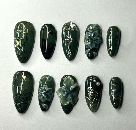 Bow Nails Acrylic, Cute Nails Green, Nails Green Dark, Aesthetic Nails Green, Acrylic Nails Flower, Candle Instagram, Floral Guitar, Dark Green Nails, Green Nail Art