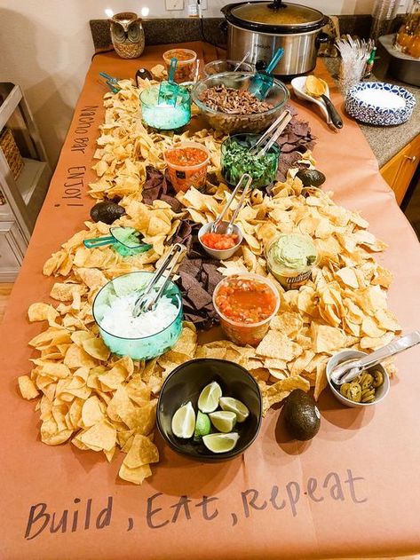 Nachos Bar, Food Bar Ideas, Bachelorette Party Food, Nacho Party, Nacho Taco, Taco Bar Party, Team Dinner, Nacho Bar, Food Bar