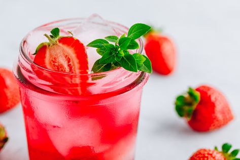 Soda Drink Recipes, Spa Water Recipes, Tonic Cocktails, Strawberry Basil Lemonade, Red Drink, Strawberry Simple Syrup, Basil Lemonade, Strawberry Soda, Winter Drink