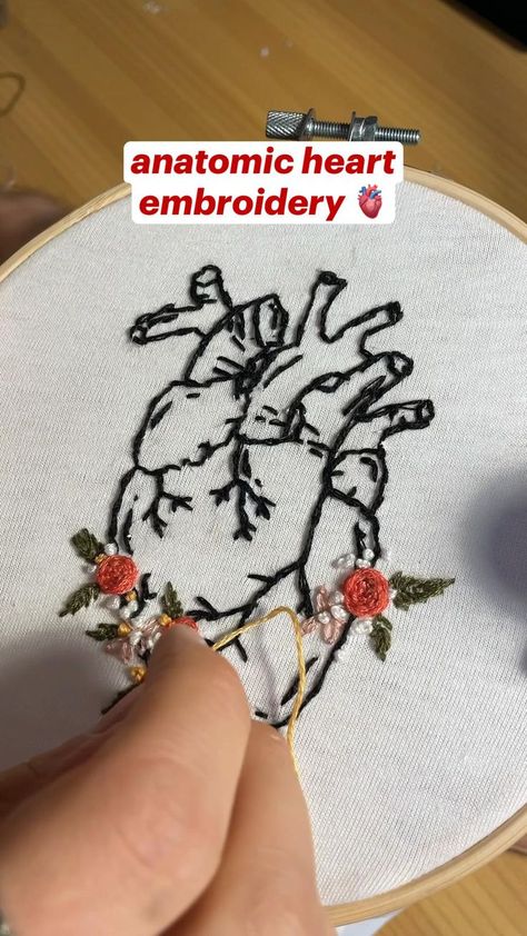 Henri Purnell, Anatomic Heart, Embroidery Lessons, Diy Embroidery Designs, Heart Embroidery, Diy Embroidery Patterns, Basic Embroidery Stitches, Hand Embroidery Projects, Pola Sulam