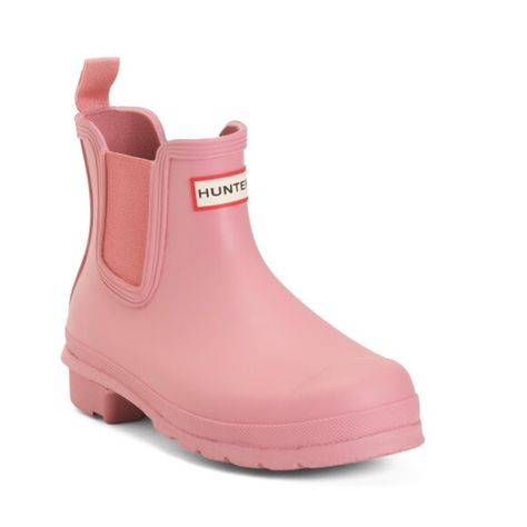 HUNTER Purring Pink Original Chelsea Boots Chelsea Fc, Pink Pull, Hunter Shoes, Heel Ankle Boots, Heeled Ankle Boots, Boot Shop, Chelsea Boots, New Color, Brand Logo