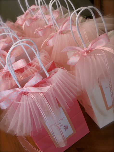 Tutu favor bags .. so cute for a little girl party Ballerina Baby Showers, Princess Crafts, Ballet Birthday, Tutu Party, Ballerina Birthday Parties, Ballerina Party, Ballerina Birthday, Pink Parties, Wrapping Ideas